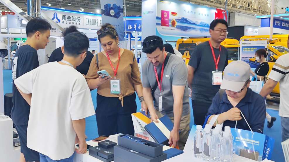 qy千亿国际闪耀2024长江经济带水域经济博览会，引领智慧水系统新潮流