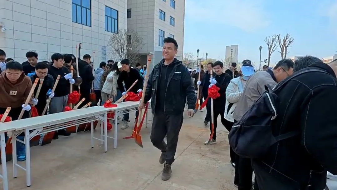 qy千亿国际“qy国际果园”共建行动： 一场绿意与笑声齐飞的春日狂欢！