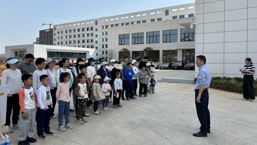qy千亿国际“qy国际果园”共建行动： 一场绿意与笑声齐飞的春日狂欢！